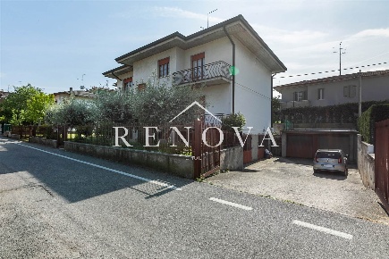Foto Appartamento in Via Mantegna 9, Peschiera del Garda Centro di 186 m²