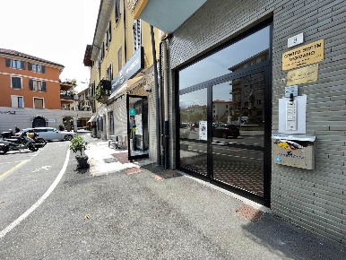 Foto Garage a Verbania Intra in vendita