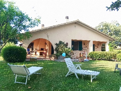 Foto Villa unifamiliare a Grosseto di 100 m² con 7 locali in vendita