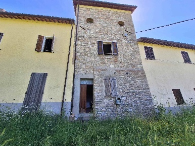 Foto Villa a schiera a Pioraco di 75 m² con 4 locali in vendita