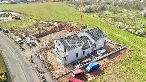 Foto Villa bifamiliare in Via Carducci, Castelnuovo del Garda Centro