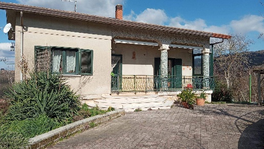 Foto Villa unifamiliare a San Potito Ultra di 180 m² con 5 locali