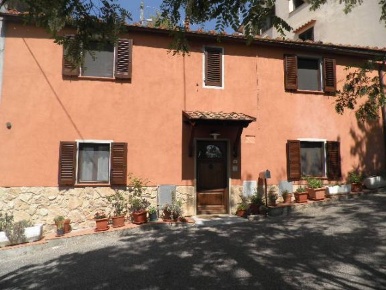 Foto Appartamento in Via Giuseppe Mazzini, Castellina Marittima di 105 m²