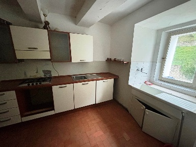 Foto Appartamento a Esanatoglia Centro di 101 m² con 4 locali in vendita