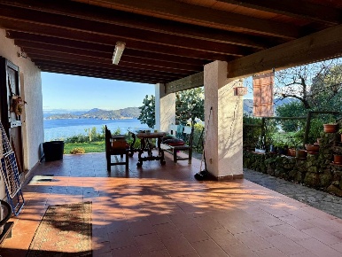 Foto Villa unifamiliare a Marciana Marina Centro di 140 m² con 7 locali