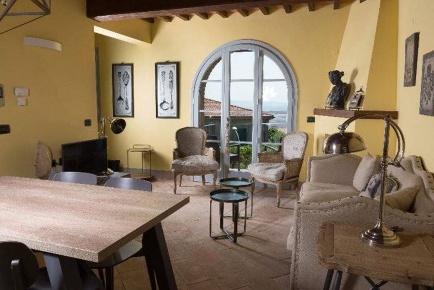Foto Appartamento a Chianni Centro di 131 m² con 4 locali in vendita