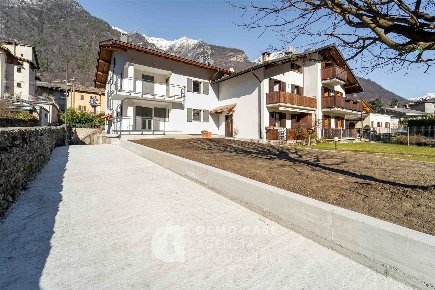 Foto Appartamento in Via Giardini, Piuro Prosto di 109 m² con 6 locali