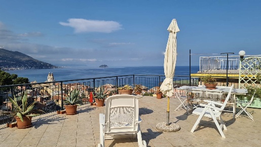 Foto Villa unifamiliare in via castello romano 28, Laigueglia di 160 m²