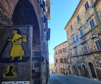 Foto Appartamento a Radicofani Centro di 80 m² con 5 locali in affitto