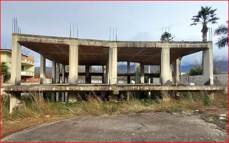 Foto Villa unifamiliare a Comiziano di 470 m² con 9 locali in vendita