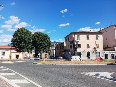 Foto Appartamento in Via Vitalone 29, Terni Città Giardino di 600 m²