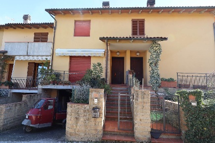 Foto Appartamento a Trequanda di 130 m² con 5 locali in vendita
