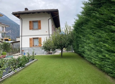 Foto Villa unifamiliare in Frazione Les Mariette 18, Issogne La Place