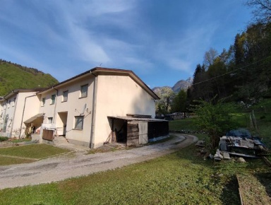 Foto Villa a schiera in via Verdi  58, Pontebba Centro di 117 m² in vendita