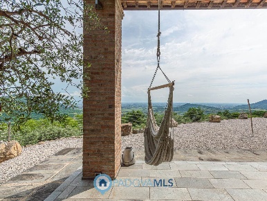 Foto Villa unifamiliare a Arquà Petrarca di 350 m² con 7 locali in vendita