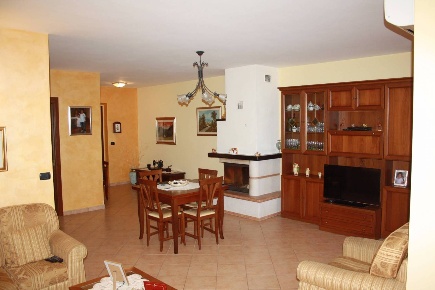 Foto Villa a schiera a Pioraco Seppio di 120 m² con 4 locali in vendita