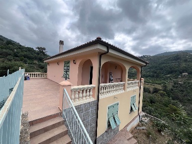 Foto Villa unifamiliare a Vallebona Centro di 185 m² con 8 locali