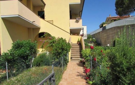 Foto Appartamento in via roma, Riparbella di 85 m² con 4 locali in vendita
