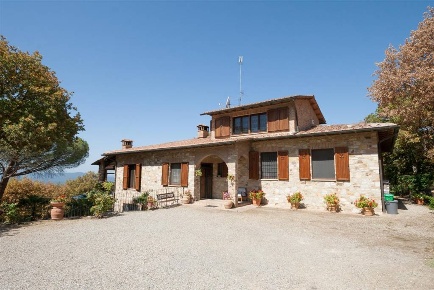 Foto Villa unifamiliare a Radda in Chianti di 290 m² con 12 locali