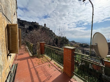 Foto Appartamento a Montecatini Val di Cecina Centro di 75 m² con 4 locali