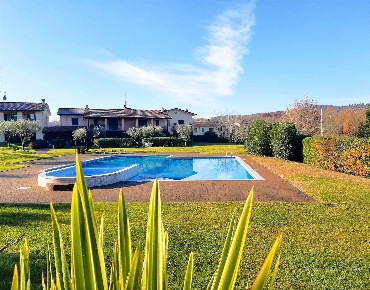 Foto Appartamento in via Bertini, Soiano del Lago di 90 m² con 3 locali