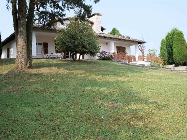 Foto Villa unifamiliare a Pasturana di 176 m² con 12 locali in vendita