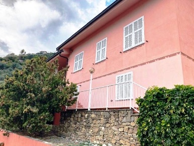 Foto Villa unifamiliare a San Biagio della Cima di 200 m² con 7 locali