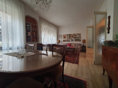 Foto Appartamento a Ancona Adriatico di 120 m² con 5 locali in affitto