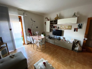 Foto Appartamento a Esanatoglia Centro di 104 m² con 4 locali in vendita