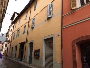 Foto Appartamento a Esanatoglia Centro di 113 m² con 5 locali in vendita