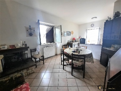 Foto Villa unifamiliare a Casperia Centro di 260 m² con 4 locali in vendita