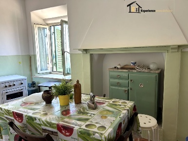 Foto Appartamento in Via Massari, Casperia Centro di 90 m² con 4 locali