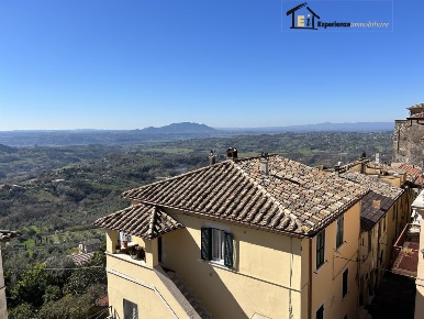 Foto Appartamento a Poggio Catino Centro di 100 m² con 3 locali in vendita