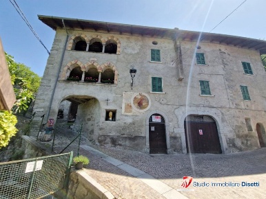 Foto Villa unifamiliare in Via Villa, Sonico Rino di 500 m² con 7 locali