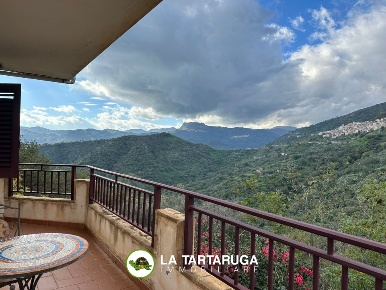 Foto Appartamento a Savoca di 95 m² con 3 locali in vendita