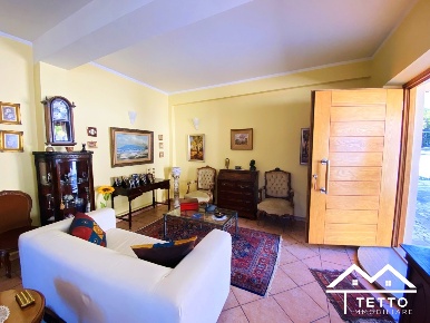Foto Appartamento in Via Roma, Casperia Centro di 80 m² con 3 locali