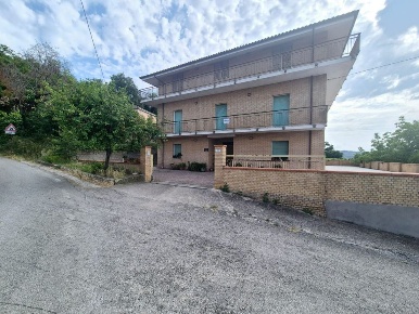 Foto Villa unifamiliare in C.da Sant' Agata, Vacri di 423 m² con 18 locali