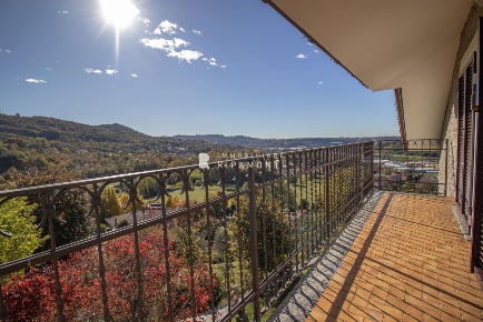 Foto Villa unifamiliare in Via Della Boggia, Ello di 300 m² con 6 locali