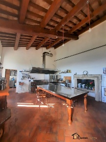 Foto Appartamento in Via Massari, Casperia Centro di 225 m² con 5 locali