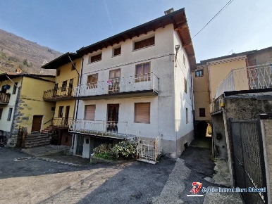 Foto Appartamento in Via Simarga, Cedegolo di 125 m² con 5 locali