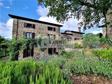 Foto Villa unifamiliare a Bagnone di 490 m² in vendita