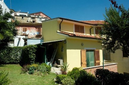 Foto Villa unifamiliare in VIA CAVOUR, Fossalto Centro di 250 m² in vendita