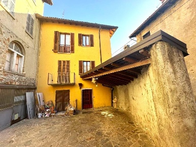 Foto Appartamento in via della torre, Ello di 156 m² con 4 locali