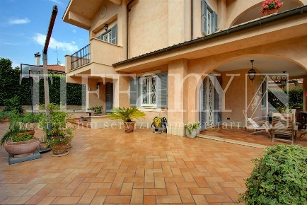 Foto Villa bifamiliare in Via XXIV Maggio, Grottaferrata Centro di 186 m²