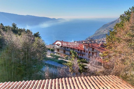 Foto Villa unifamiliare in Via Pineta, Tignale Gardola di 330 m² in vendita