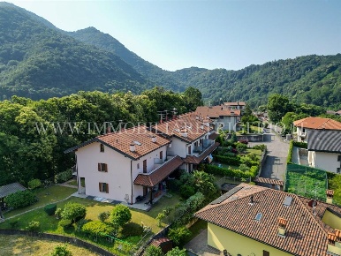 Foto Appartamento in Via Baraccano, Carenno Centro di 108 m² con 3 locali