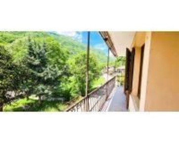 Foto Appartamento in VIA SAN DONATO, Locana Centro di 125 m² con 5 locali