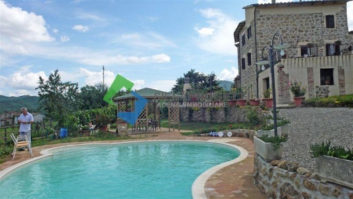 Foto Villa unifamiliare in palazzetto, Chiusdino Palazzetto di 420 m²