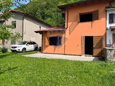 Foto Villa bifamiliare in Loc. Casone di Profecchia, Casone di 150 m²