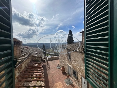 Foto Villa unifamiliare a Radda in Chianti Centro di 2115 m² con 27 locali